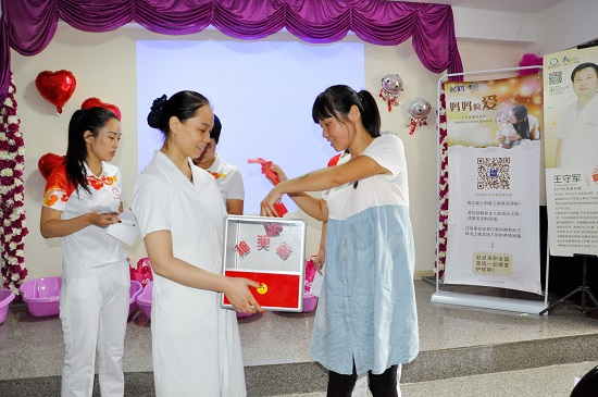 【孕妇课堂】如何做新生儿抚触(图4) 【孕妇课堂】如何做新生儿抚触(图4)