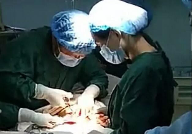 脐带绕颈并扭转，博爱两教授联袂保母女平安!(图4)