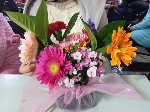 【孕妇课堂】精彩回顾之孕妈DIY插花温情瞬间(图1) 【孕妇课堂】精彩回顾之孕妈DIY插花温情瞬间(图1)