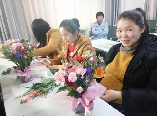 【孕妇课堂】精彩回顾之孕妈DIY插花温情瞬间(图5) 【孕妇课堂】精彩回顾之孕妈DIY插花温情瞬间(图5)