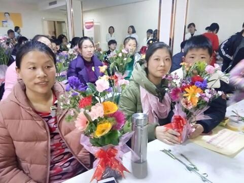 【孕妇课堂】精彩回顾之孕妈DIY插花温情瞬间(图6) 【孕妇课堂】精彩回顾之孕妈DIY插花温情瞬间(图6)